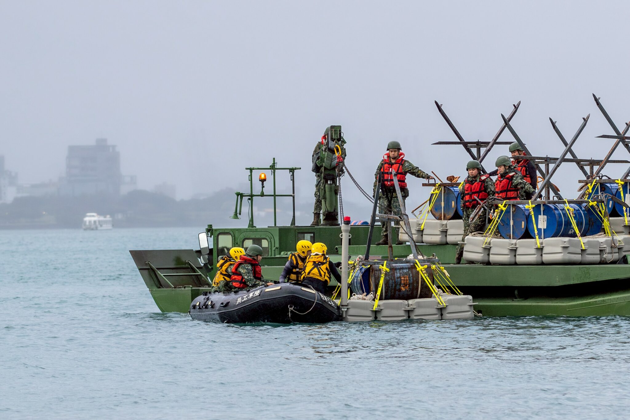 淡水河口緊急河道阻絕 防範共軍直衝台北市