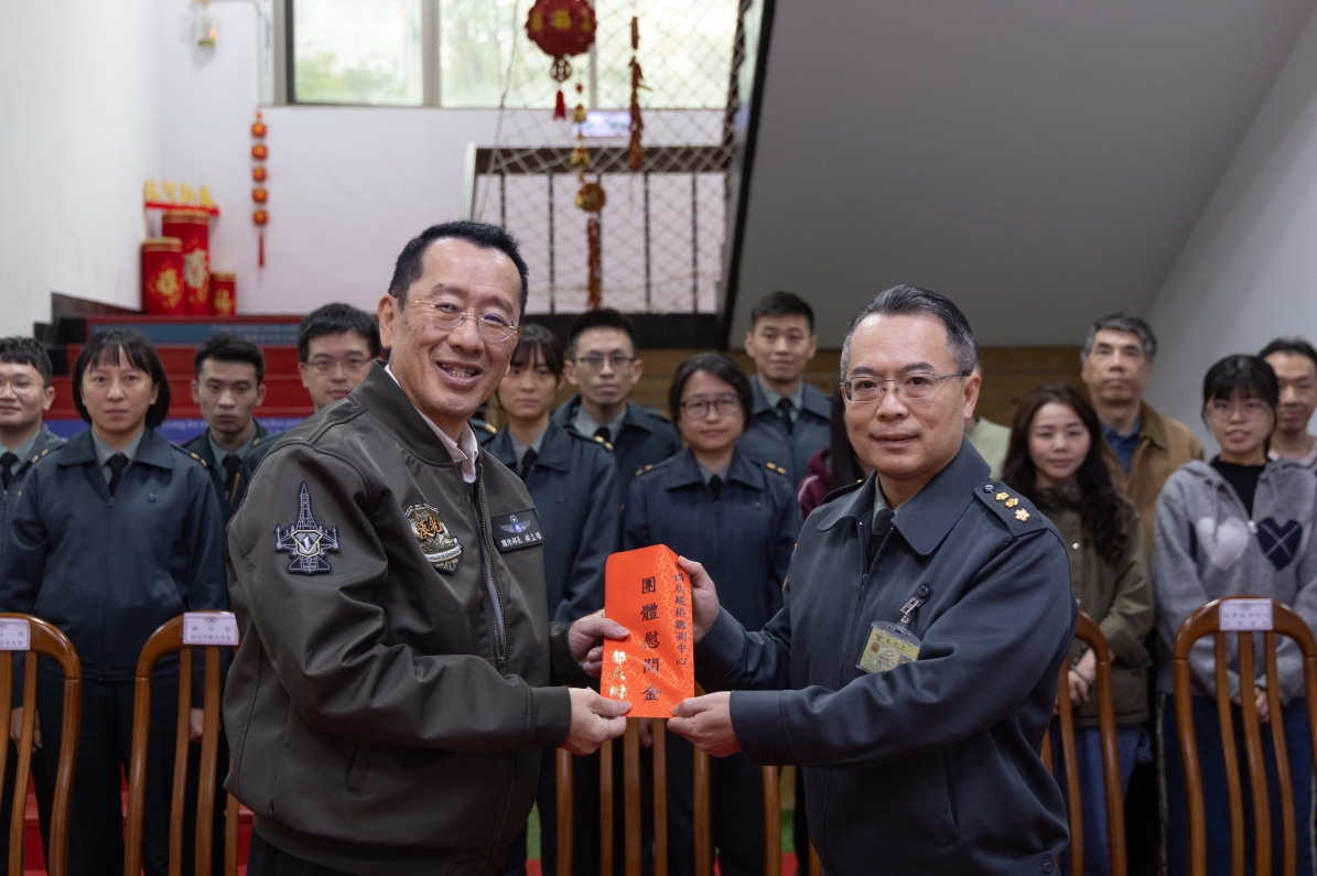 國防部顧立雄部長提前向官兵將士賀春節