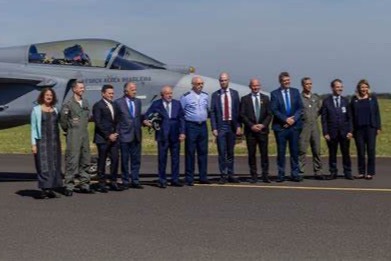巴西首架自製JAS-39E Gripen戰機公開亮相