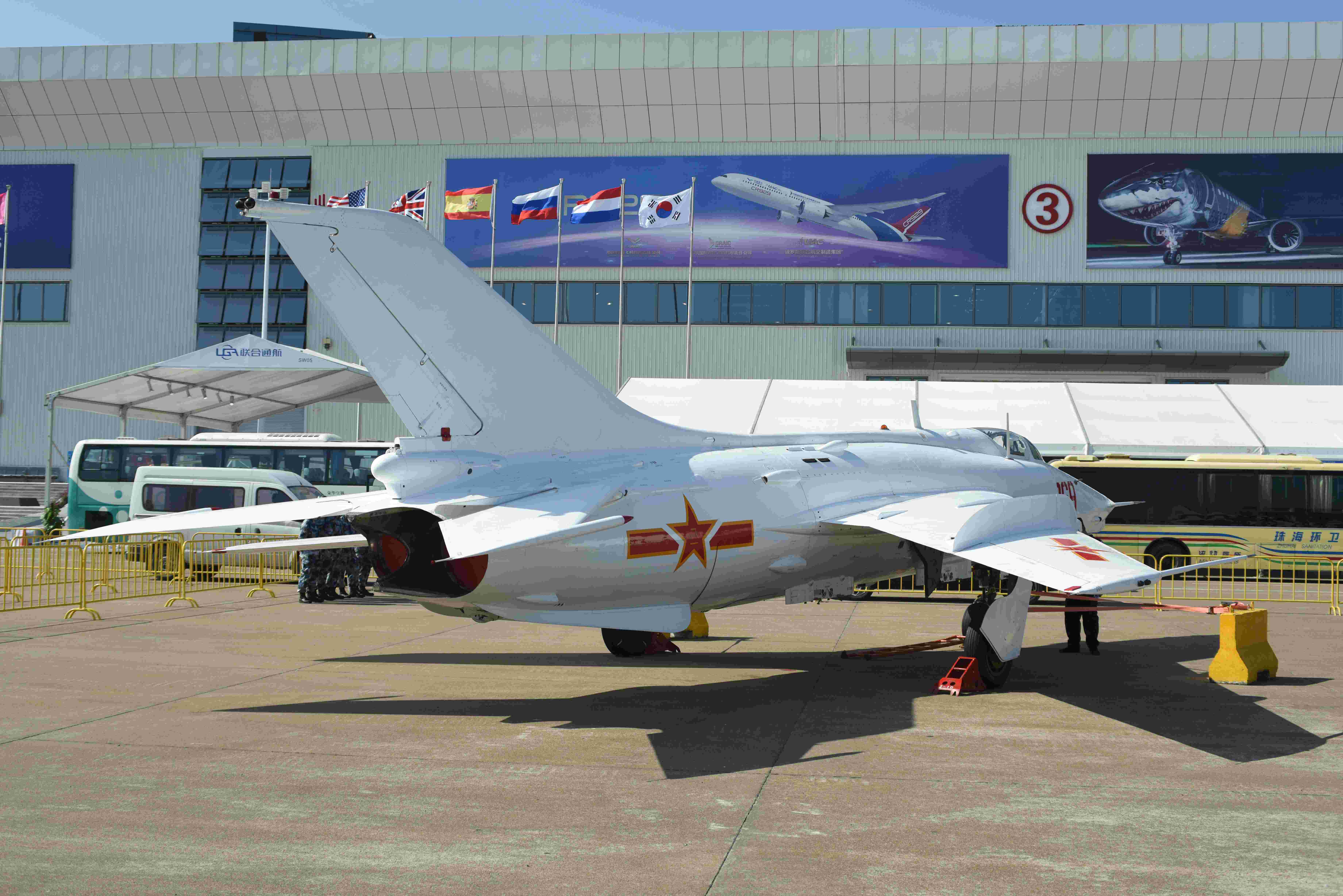 殲六改無人機，當自殺無人機吸引砲火還是當遙控靶機