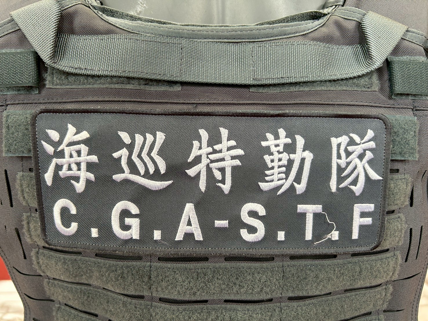 海巡署特勤隊強行攻堅，登船查扣「新正和168號」333公斤大麻毒品