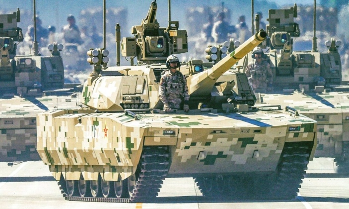共軍宣傳100式主戰坦克 能否適應無人機威脅仍是疑問