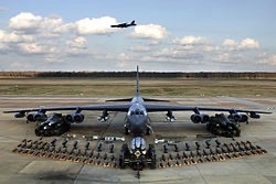 美國空軍B-52轟炸機（B-52 Stratofortress）於愛德華空軍基地墜毀 原因調查進度緩慢
