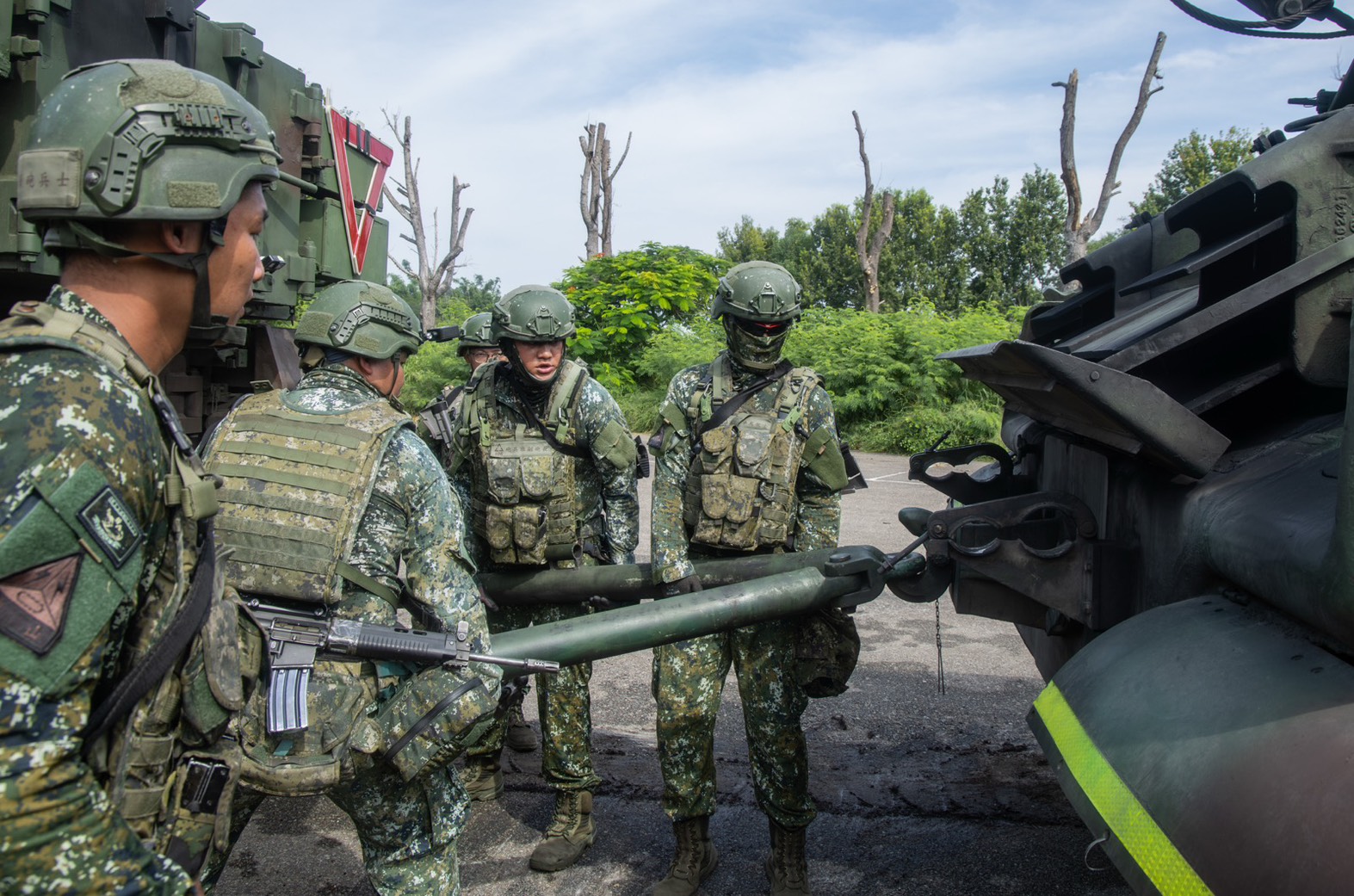「漢光42號演習」陸軍M88A1裝甲救濟車展現後勤支援作戰效能