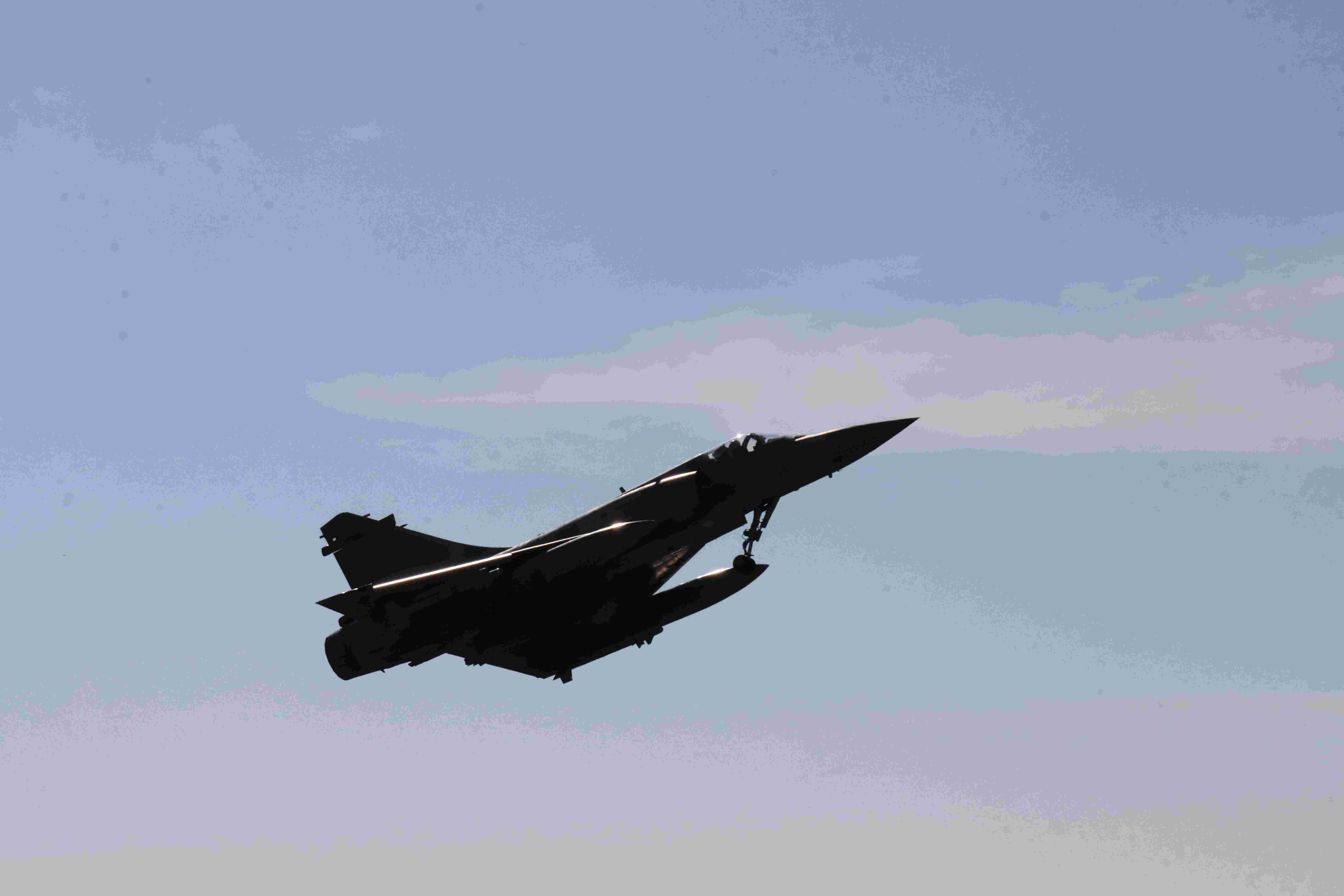 國軍漢光42號實兵演習  空軍幻象2000戰機執行潛力裝掛、戰機緊急起飛、以及跑道搶修演練