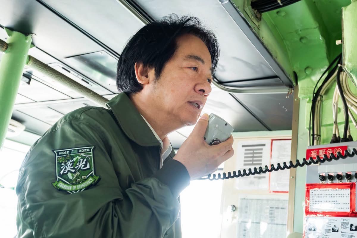 總統賴清德親赴海軍左營視導漢光42號實兵演習「濱海打擊及近岸防禦」課目