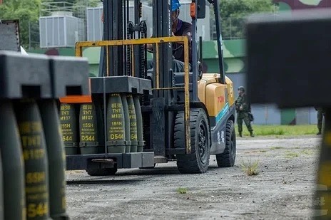 彈藥運補作業演習出意外 多枚8吋榴砲彈掉落省道路面