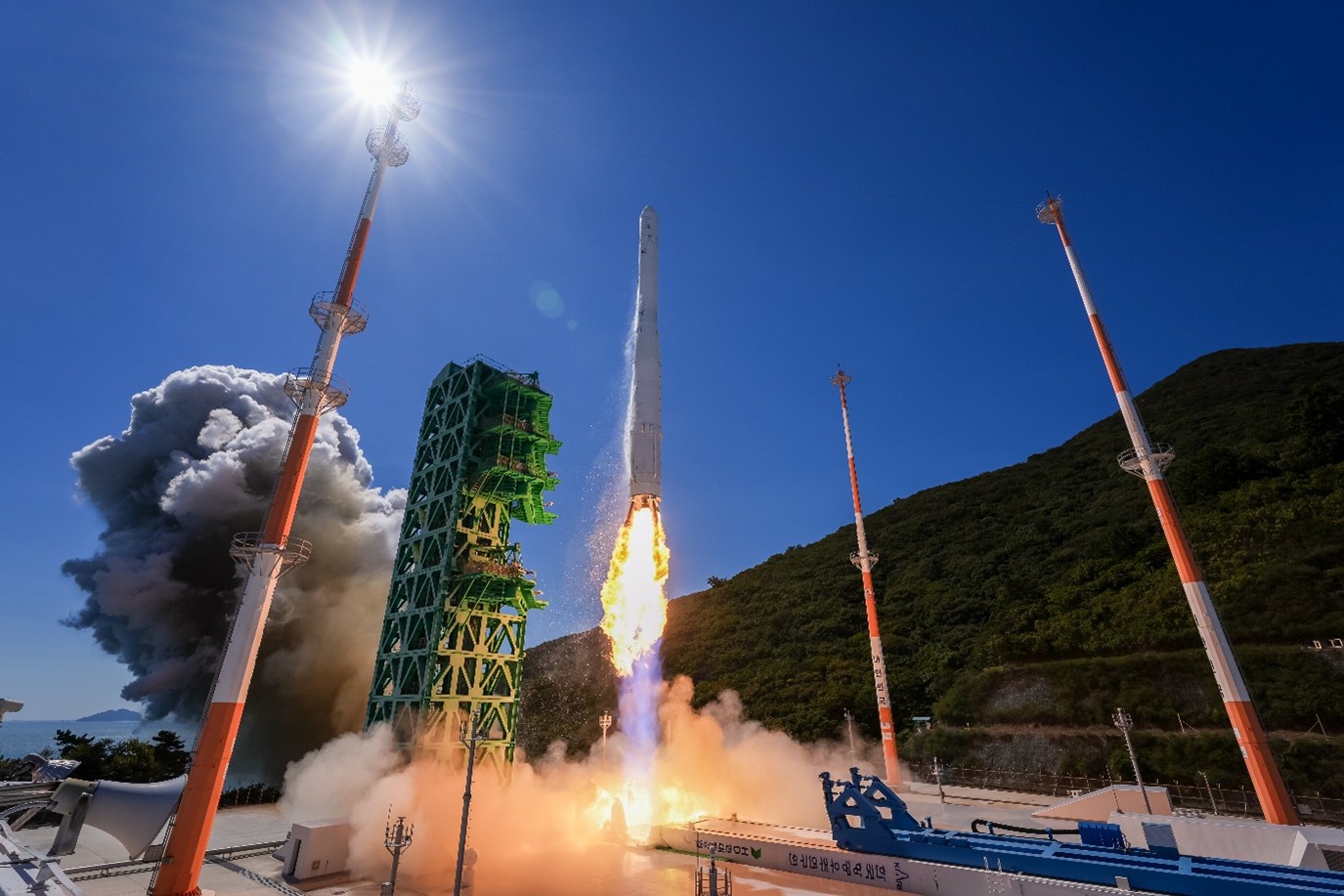 南韓自製火箭「世界號」第5次發射成功 5顆NEONSAT全數完成首次通聯